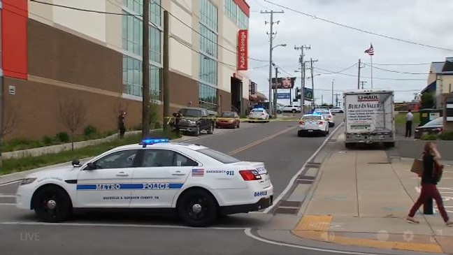 {p}Metro Police respond to a reported stabbing involving two victims on 5th Avenue South in Nashville (WZTV){/p}