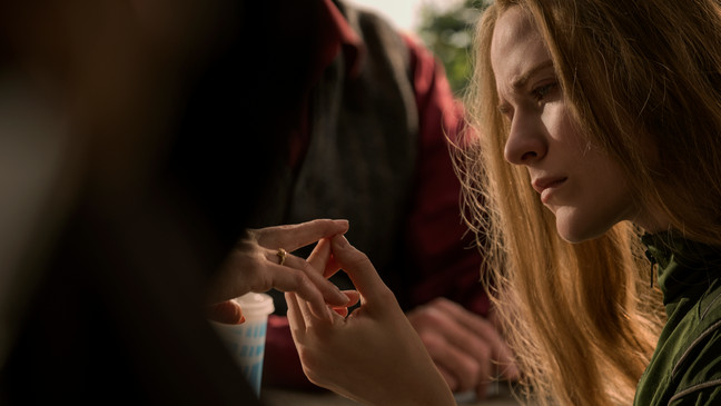 Evan Rachel Wood stars as "Old Dolio Dyne" in director Miranda July's KAJILLIONAIRE, a Focus Features release. Credit : Matt Kennedy / Focus Features