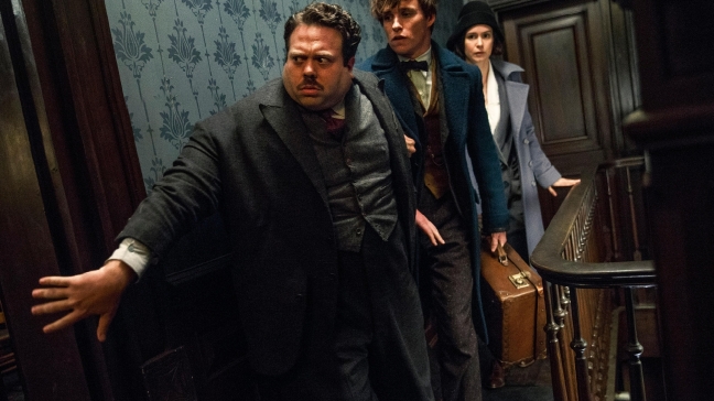 (L-r) DAN FOGLER as Jacob, EDDIE REDMAYNE as Newt and KATHERINE WATERSTON as Tina in Warner Bros. Pictures' fantasy adventure "FANTASTIC BEASTS AND WHERE TO FIND THEM," a Warner Bros. Pictures release. (Warner Bros. Entertainment Inc.)