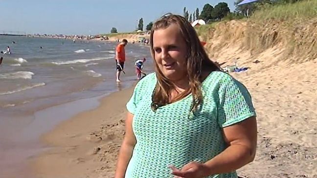 A West Michigan man, John Dudley, helped Jamie Kennedy reunite with her wedding ring after she lost it in Lake Michigan. (WWMT)