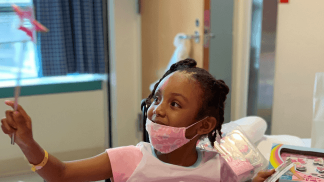 5-year-old girl sings along to favorite song while recovering from spinal cord injury (Shriners Hospitals for Children - Houston)