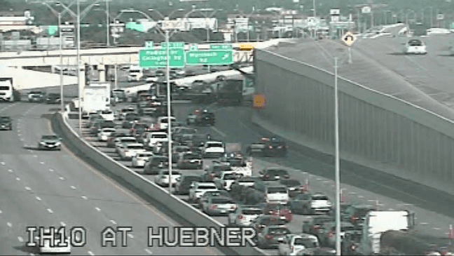 Tank falls off flatbed truck on I-10 in San Antonio, Texas snarling traffic (WOAI)