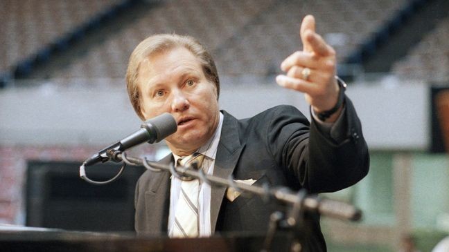 FILE - Rev. Jimmy Swaggart raises his fist to make point at news conference at the Sports Arena in Los Angeles, Friday, March 27, 1987. (AP Photo/Lennox McLendon, file)