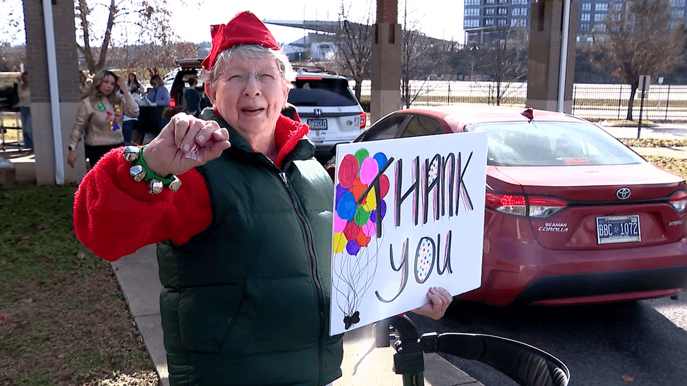 Image for story: Volunteer Spirit: Middle Tennessee organization helps 500 older adults on Christmas Day