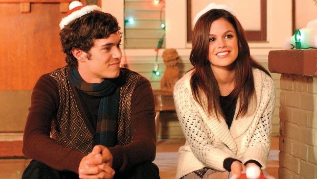 Seth Cohen (Adam Brody) and Summer (Rachel Bilson) discuss the blended holiday of Chrismukkah on "The O.C." (Courtesy: Fox)