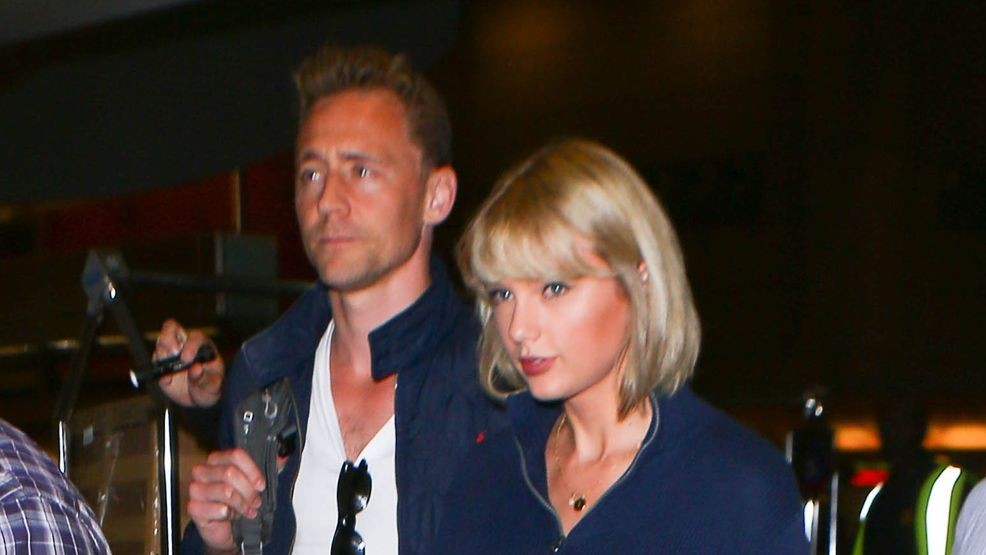 Image for story: Tom Hiddleston’s reaction to a Taylor Swift mention goes viral