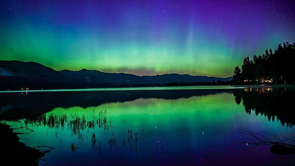 Image for story: PHOTOS: Aurora Borealis visible in western Washington Sunday night