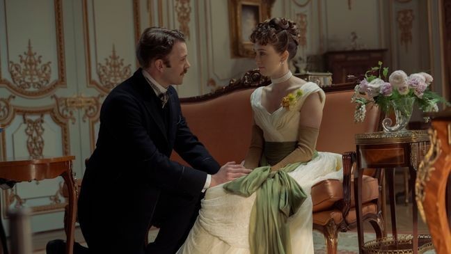 Gladys (Taissa Farmiga) and The Duke of Buckingham (Ben Lamb). (Courtesy: Karolina Wojtasik/HBO)