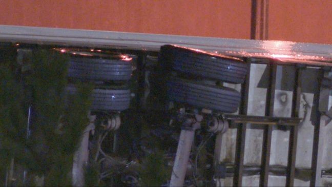 A big rig involved crash closed I-71 SB (WKRC)