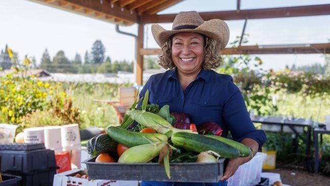 “The first moment that I started to plant a seed here in Oregon, it was something exciting because in my country, I did it with my parents when I was little. It is a culture that one already carries in the heart, in the blood—one where you are accustomed to growing your own food,” said Maxi Hernández.That memory and tradition became the foundation of her farm, Mr. Farms — also known as Maxi Reyes Farms — where she now grows fresh food with a mission. “Here we are, working hard to be able to feed our community and our families,” she said.Her passion grew during the early days of the COVID-19 pandemic, when grocery store shelves were bare. “What inspired me to launch myself into a project bigger than a community garden was seeing the need in the community, especially when COVID happened—when all the stores were empty,” Maxi said. “We didn’t have vegetables anywhere. During that time, I had a small garden which thankfully to that garden, my family and I were able to survive. We were also able to share with neighbors, going door to door, offering small bags of vegetables from my garden.”As she shared food, Maxi also noticed that many families had limited access to fresh produce. “What I noticed in the community was that we received a lot of canned food. Within Latino culture, we like to eat fresh produce, especially if they are freshly cut and have those fresh smells. I noticed we were lacking this. People sometimes said, ‘no, we don’t eat the canned food’— so food was being wasted as well,” she said. “It challenged me to begin something meaningful to help feed the community,” said Maxi.Food insecurity affects nearly 14 million Latinos in the United States. Out of the 47 million people facing hunger nationwide, Latino communities experience some of the highest barriers to fresh, healthy food — challenges that can vary widely depending on immigration status, length of time in the U.S. and country of origin.Those challenges pushed her to connect with Oregon Food Bank, a Feeding America partner food bank. “The