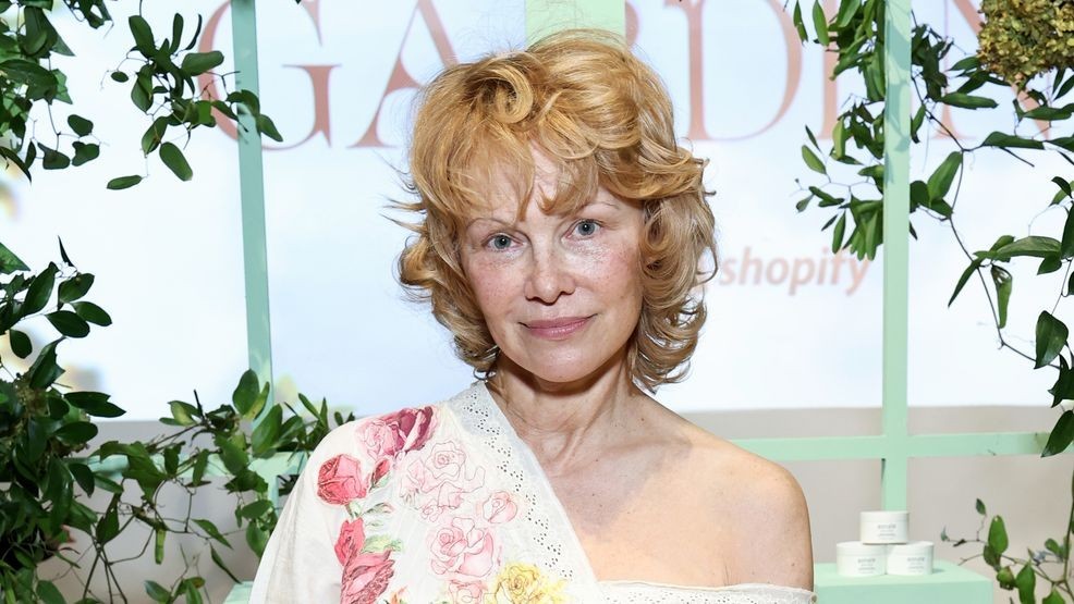 Image for story: Pamela Anderson has jumped 'off the crazy train'