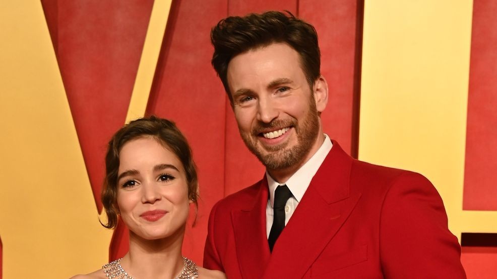Image for story: 'Avengers' star Chris Evans welcomes a baby with wife Alba Baptista