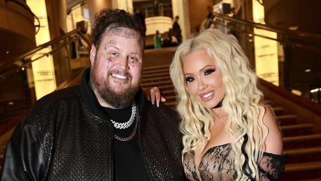 LOS ANGELES, CALIFORNIA - APRIL 01: (FOR EDITORIAL USE ONLY) (L-R) Jelly Roll and Bunnie Xo attend the 2024 iHeartRadio Music Awards at Dolby Theatre in Los Angeles, California on April 01, 2024. Broadcasted live on FOX. (Photo by Matt Winkelmeyer/Getty Images for iHeartRadio)