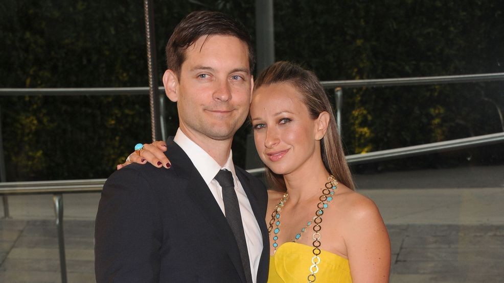 Image for story: Tobey Maguire wants joint custody of son with estranged wife