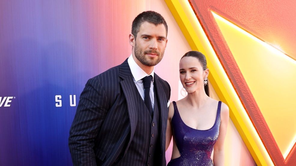 Image for story: 'Superman' stars David Corenswet, Rachel Brosnahan soar on red carpet 
