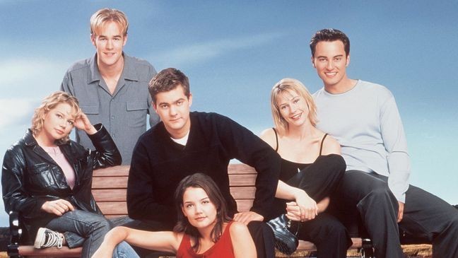 386157 01: The cast of television's "Dawson's Creek" poses for a photo. James Van Der Beek stand in the back row. In the middle row, from left to right, are Michelle Williams, Joshua Jackson, Meredith Monroe and Kerr Smith. Katie Holmes sits in front. (Photo by Columbia/TriStar International Television)