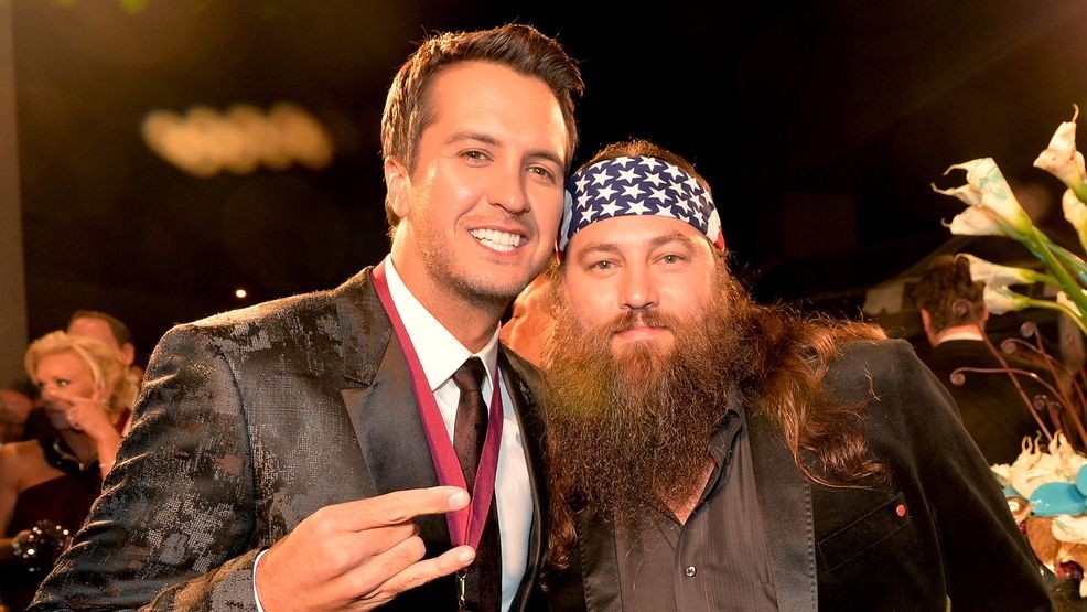 Image for story: Luke Bryan previewed this hit song on hunting trip with "Duck Dynasty’s" Willie Robertson