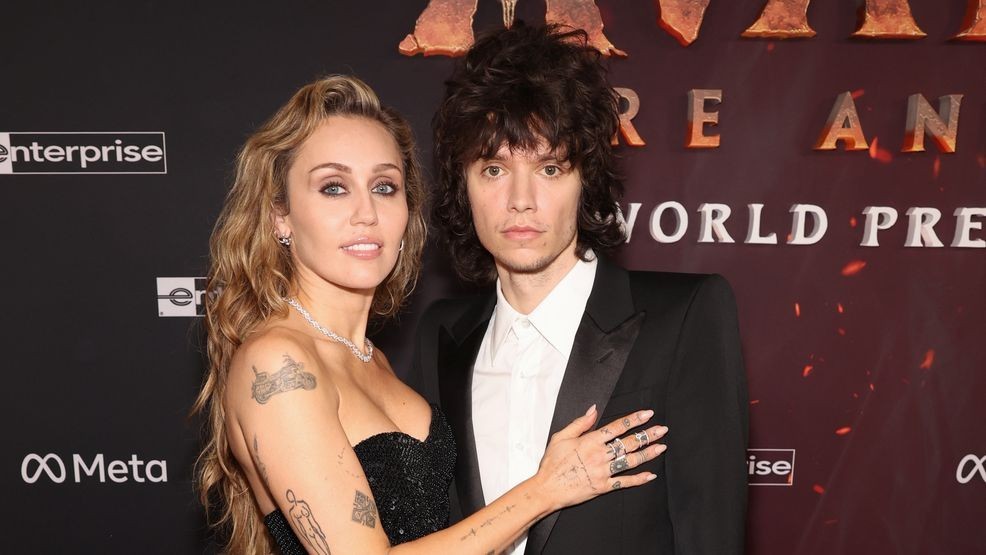 Image for story: Miley Cyrus jokes the real reason she got engaged was to overcome her strange phobia