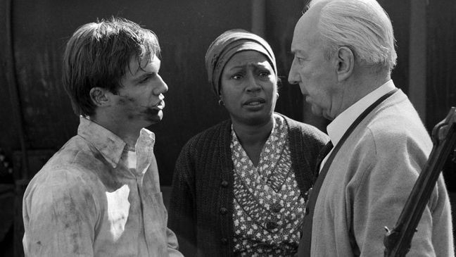 (L-R) Richard Thomas as John-Boy Walton, Lynn Hamilton as Verdie Grant Foster and Lloyd Nolan as Cyrus Guthrie, in the CBS television series "The Waltons," January 13, 1978 . (Photo by CBS via Getty Images)