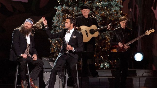 Duck Dynasty's Willie Robertson and Luke Bryan perform during the CMA 2013 Country Christmas on November 8, 2013 in Nashville, Tennessee. (Photo by Erika Goldring/Getty Images)