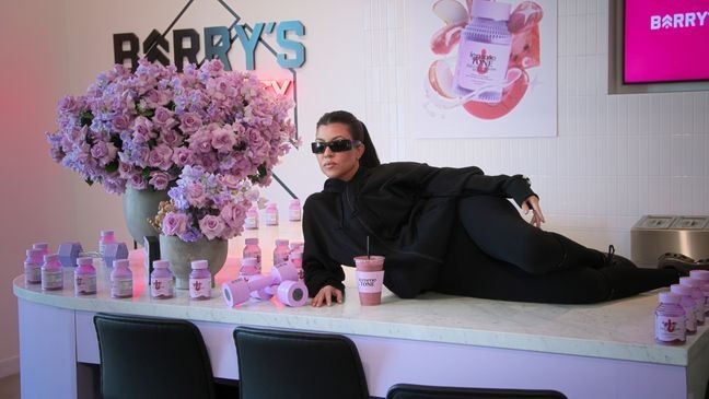 THE KARDASHIANS - “Feels Like the Old Days” - The family returns for Season 7! Kris is selling their iconic family home and wants to host one final dinner party. Kourtney voices strong opinions about her sisters’ choices, meanwhile Kim is working on a new project, but her past continues to haunt her. (Disney)KOURTNEY KARDASHIAN BARKER