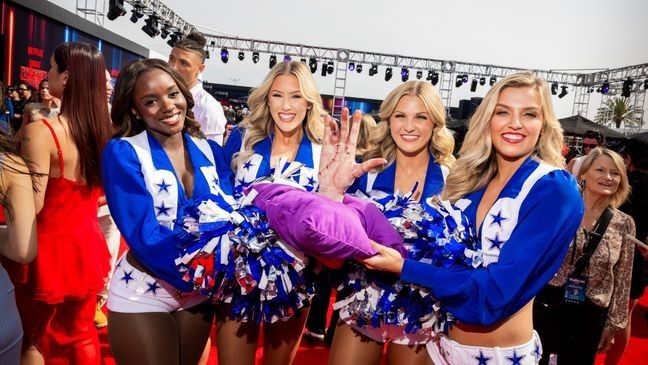 INGLEWOOD, CALIFORNIA - MAY 31: (L-R) Kelee Norris, Megan McElaney, Kennedy Hannan, and Madeline Salter of The Dallas Cowboy Cheerleaders pose with Thing during NETFLIX TUDUM 2025: THE LIVE EVENT at The Kia Forum on May 31, 2025 in Inglewood, California. (Photo by Roger Kisby/Getty Images for Netflix)