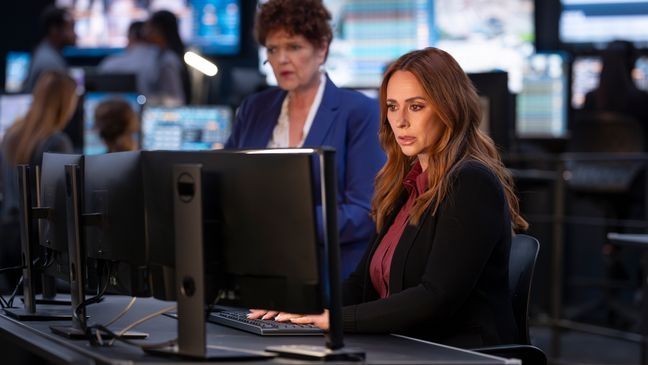 Jennifer Love Hewitt in "9-1-1." (Disney/Christopher Willard){&nbsp;}