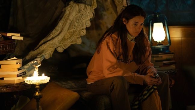 PARADISE - “First Look” (Disney/Ser Baffo)SHAILENE WOODLEY