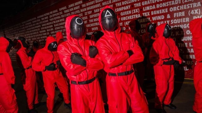 Dancers dressed as the Squid Game guards took the stage during the show.(Photo by Roger Kisby/Getty Images for Netflix)