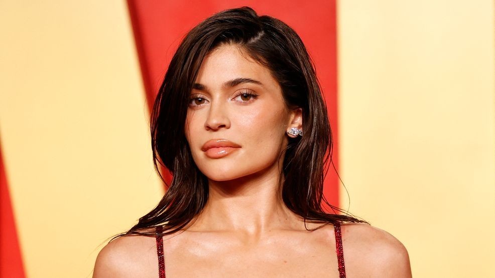 Image for story: Kylie Jenner’s Grecian summer body and her $7,500 Chanel bikini