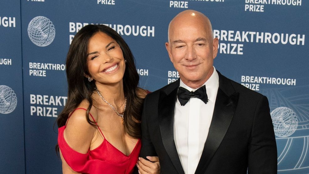 Image for story: Jeff Bezos and Lauren Sanchez party before wedding despite controversy