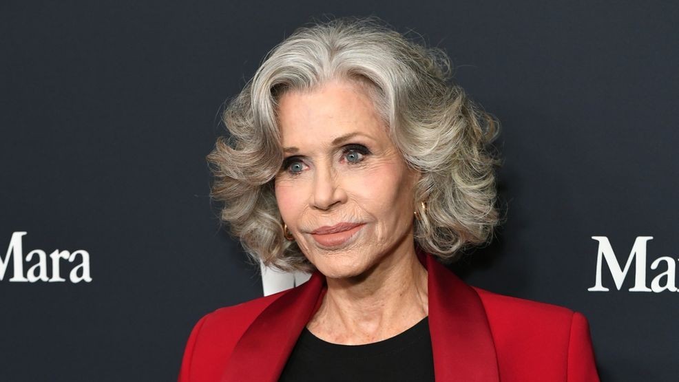 Image for story: Jane Fonda admits to 'tough year' after deaths of several famous friends