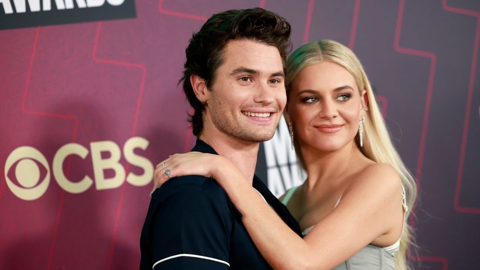 Image for story: Kelsea Ballerini tells people 'let us be' after split from ex Chase Stokes 