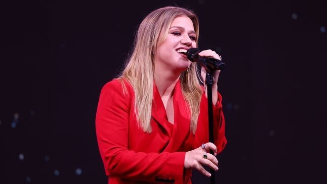 NEW YORK, NEW YORK - NOVEMBER 08: Kelly Clarkson performs onstage during the SiriusXM Next Generation: Industry & Press Preview at The Tisch Skylights at The Shed on November 08, 2023 in New York City. (Photo by Mike Coppola/Getty Images for SiriusXM)