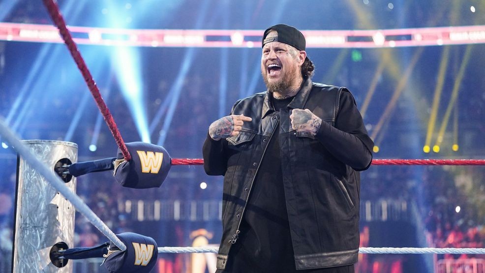 Image for story: Jelly Roll chokeslams Logan Paul through desk while hosting 'Jimmy Kimmel Live!'