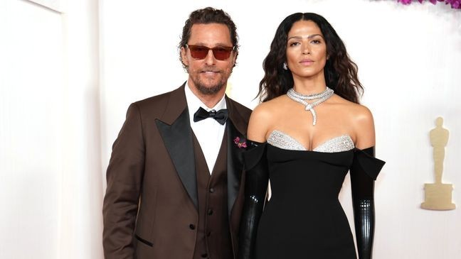 HOLLYWOOD, CALIFORNIA - MARCH 10: Matthew McConaughey and Camila Alves attend the 96th Annual Academy Awards at Dolby Theatre on March 10, 2024 in Hollywood, California. (Photo by Jeff Kravitz/FilmMagic)