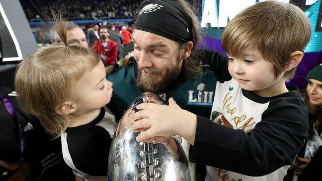 MINNEAPOLIS, MN - FEBRUARY 04:  Bryan Braman #50 of the Philadelphia Eagles celebrates with his kids and the Vince Lombardi Trophy after defeating the New England Patriots 41-33 in Super Bowl LII at U.S. Bank Stadium on February 4, 2018 in Minneapolis, Minnesota.  (Photo by Patrick Smith/Getty Images)