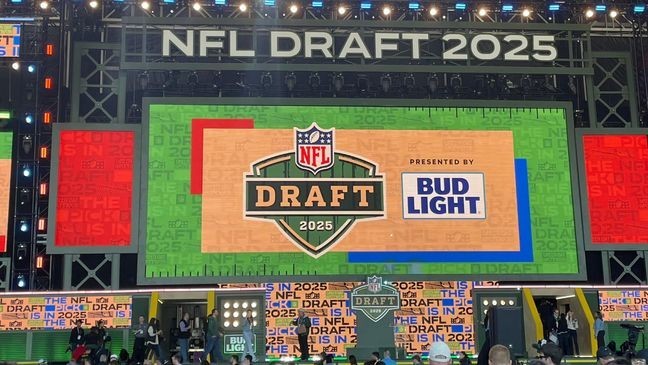 Inside the NFL Draft Theater (WLUK/Andrew Mertins){p}{/p}