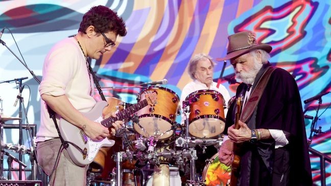 LOS ANGELES, CALIFORNIA - JANUARY 31: (L-R) John Mayer of Dead & Company, and Honorees Mickey Hart and Bob Weir of Dead & Company and of the Grateful Dead perform onstage during the 2025 MusiCares Persons of the Year Honoring The Grateful Dead on January 31, 2025 in Los Angeles, California.  (Photo by Kevin Mazur/Getty Images for The Recording Academy)
