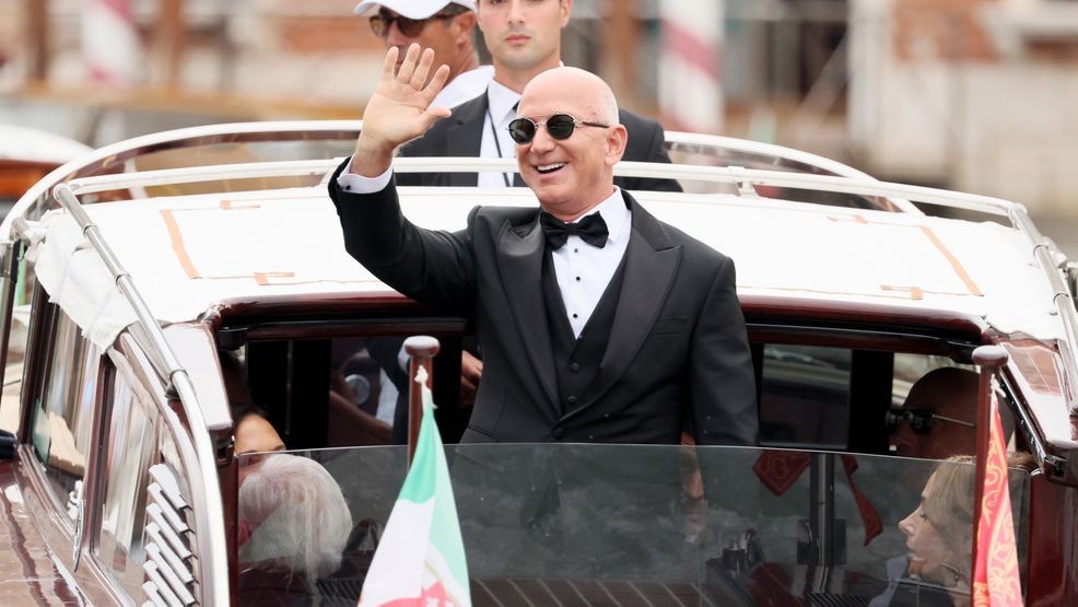 Image for story: Jeff Bezos’ wedding: All the stars hating on $50 million nuptials to Lauren Sanchez