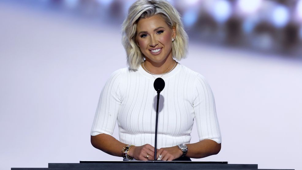 Image for story: Savannah Chrisley slams 'sex' rumors as parents Todd and Julie are pardoned by Trump