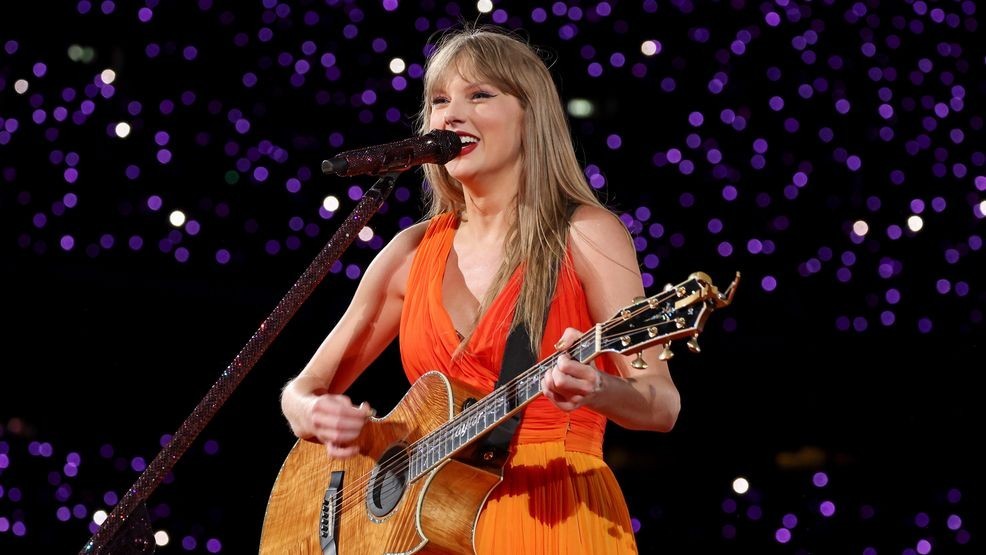 Image for story: LIVE BLOG: The biggest moments with Taylor Swift on Travis Kelce's 'New Heights' podcast