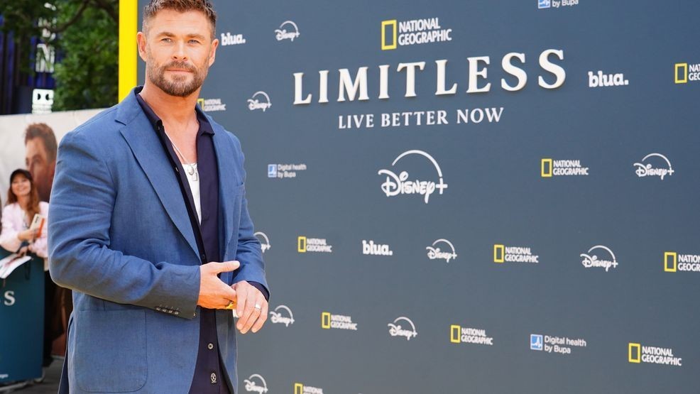 Image for story: Chris Hemsworth gets support from Liam Hemsworth & twins at 'Limitless' premiere
