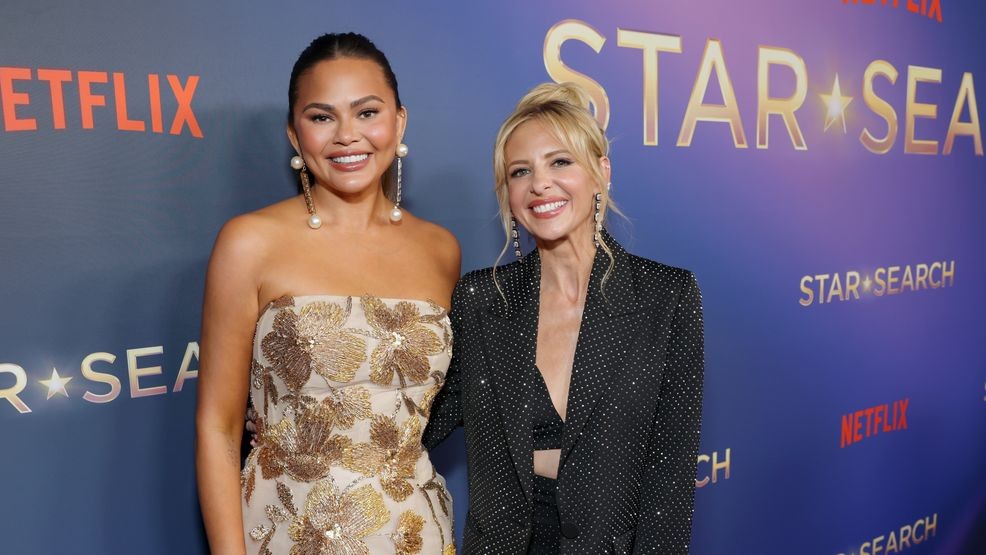 Image for story:  'Star Search's' Chrissy Teigen & Sarah Michelle Gellar's kids have a 'mutual love fest'