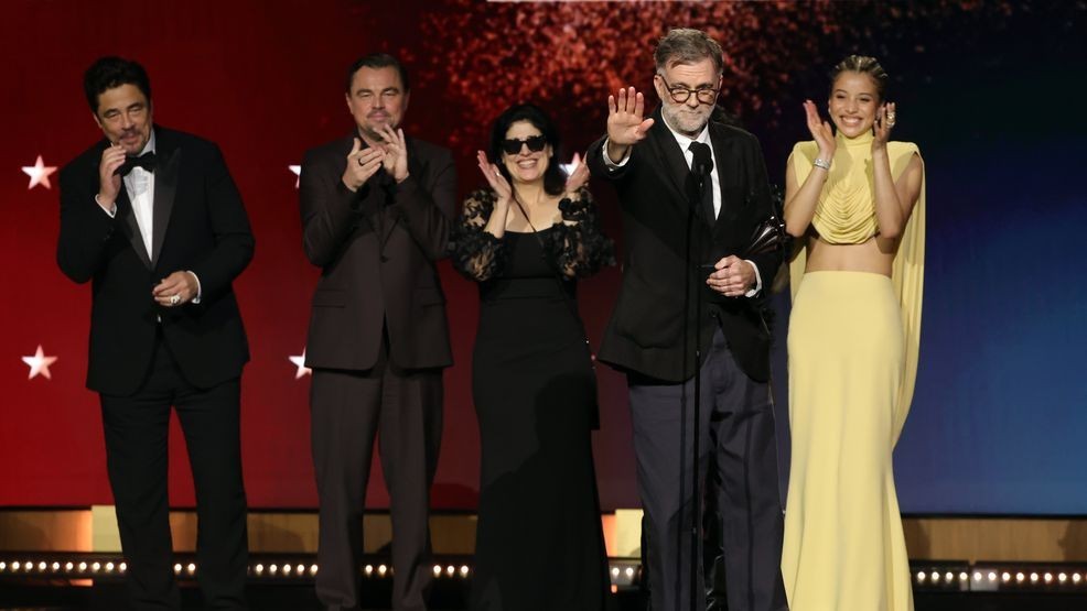 SANTA MONICA, CALIFORNIA - JANUARY 04: (L-R) Benicio del Toro, Leonardo DiCaprio, Cassandra Kulukundis, Paul Thomas Anderson and Chase Infiniti, winners of the Best Picture Award for "One Battle After Another", speak onstage during the 31st Annual Critics Choice Awards at Barker Hangar on January 04, 2026 in Santa Monica, California. (Photo by Kevin Winter/Getty Images for Critics Choice Association)