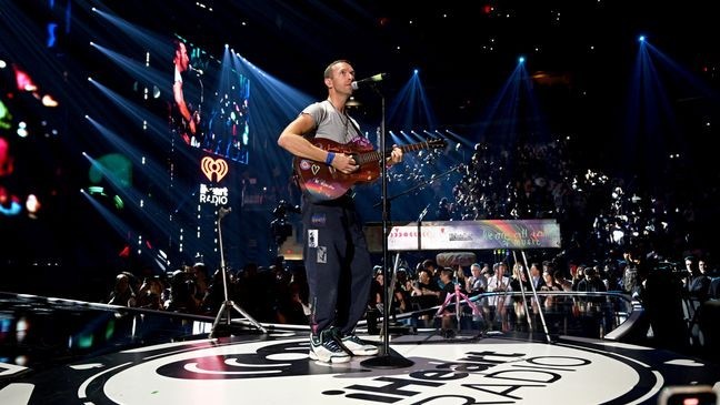 LAS VEGAS, NEVADA - SEPTEMBER 21: (FOR EDITORIAL USE ONLY) Chris Martin of Coldplay performs onstage at the 2024 iHeartRadio Music Festival at T-Mobile Arena on September 21, 2024 in Las Vegas, Nevada. (Photo by Denise Truscello/Getty Images for iHeartRadio)