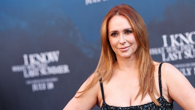 Jennifer Love Hewitt, star of the original "I Know What You Did Last Summer," rocked a sexy black dress and red locks on the carpet.{&nbsp;} (Photo by Monica Schipper/Getty Images)