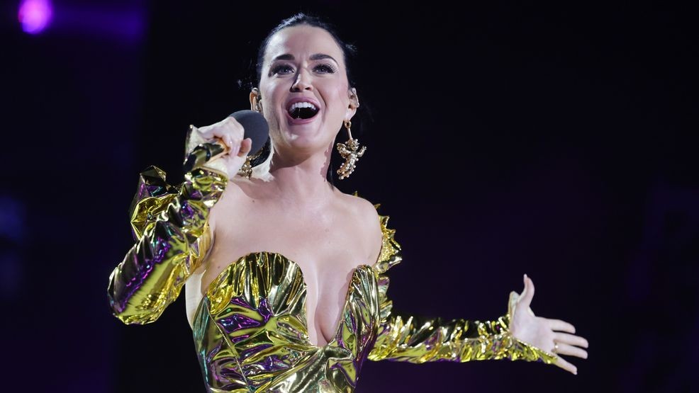 Image for story: Katy Perry wants 'justice' in legal battle with former owner of her $15 million mansion