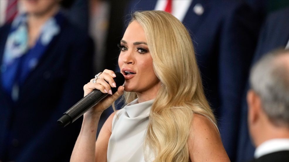 Image for story: See Carrie Underwood rock her natural hair for the first time in 30 years