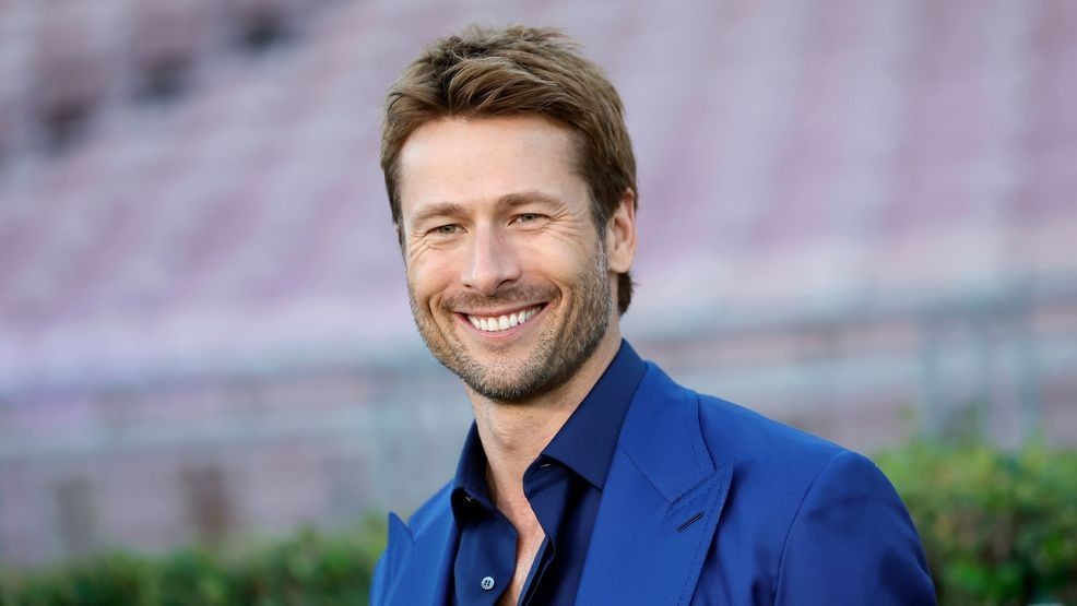 Image for story: What Glen Powell sacrificed for his 'Chad Powers' role